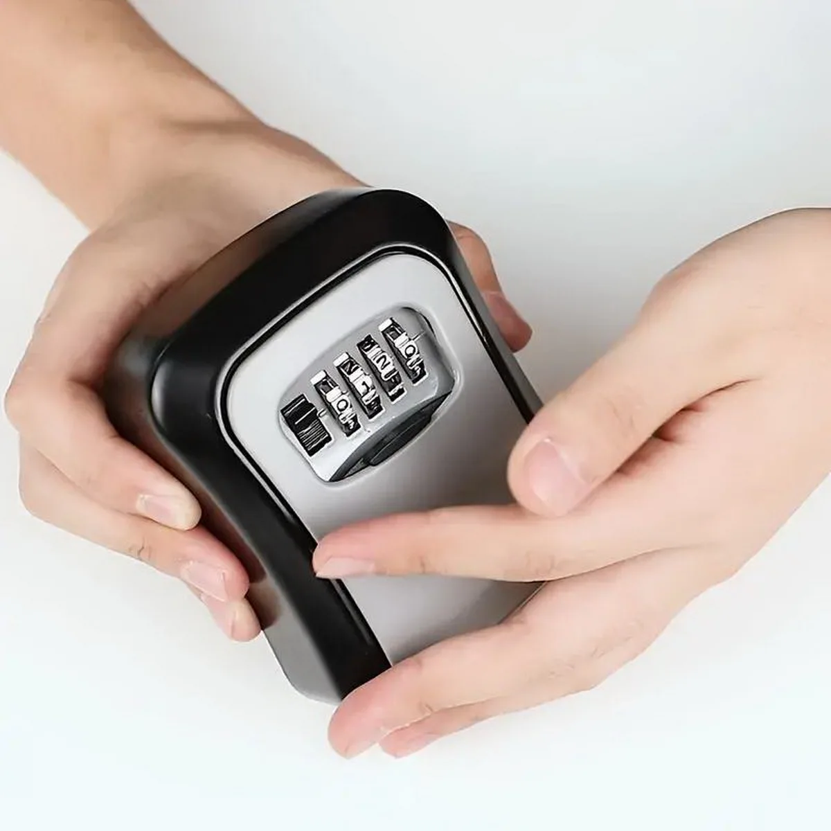 Lockbox Key Secure - 防水ポータブルコンビネーションキーロックボックス - 安全な不動産業者スタイル、コード付きで家や車の鍵に最適、理想的な鍵保管ソリューション