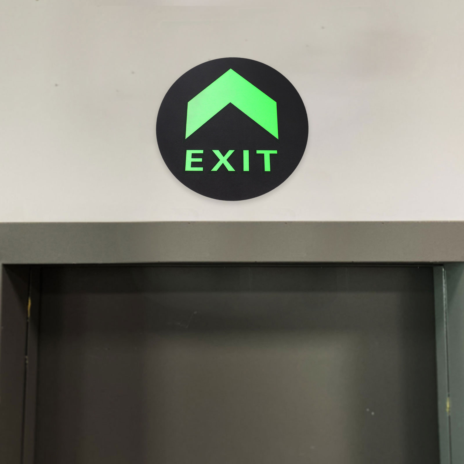 5枚組 夜間発光式避難指示標識 フロアステッカー 緊急避難方 - Emergency Exit Sign のレビューと価格
